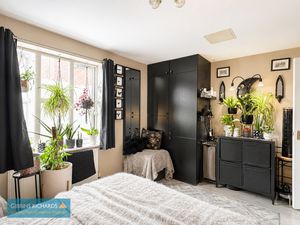 Bedroom - click for photo gallery